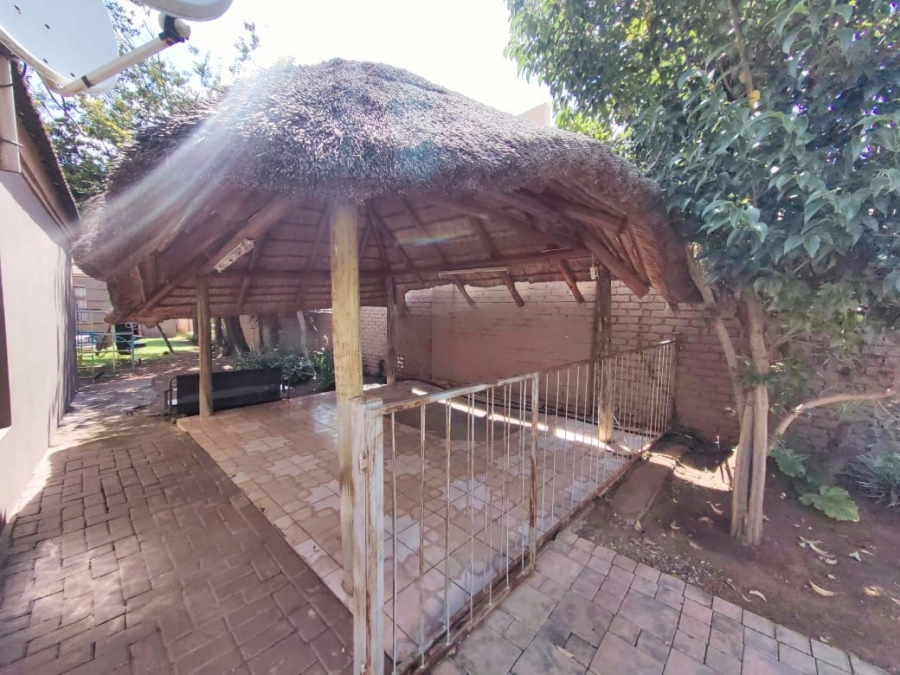 5 Bedroom Property for Sale in Van Der Hoff Park North West